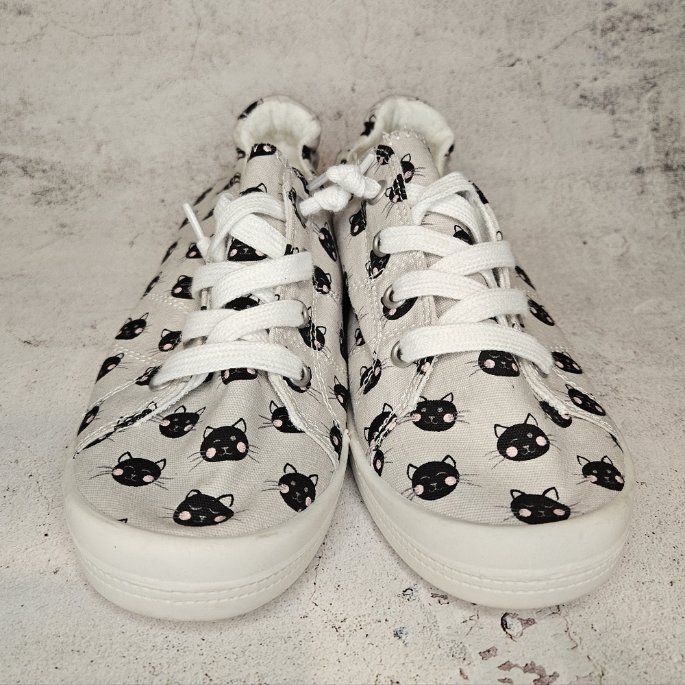 Isaac Mizrahi Cat Pint Slip-Ons / Youth Size 7.5 / Colorway Gray, White, & Black - Picture 2 of 10